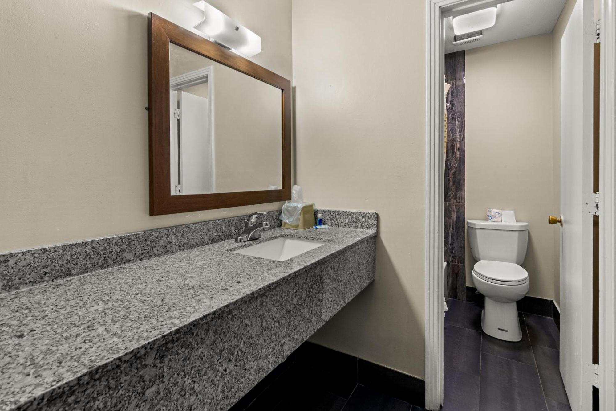 Rodeway Inn Dickson Bagian luar foto
