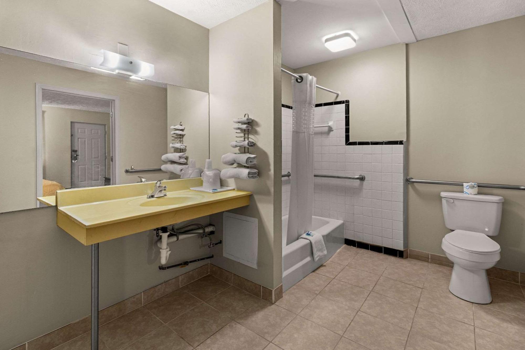 Rodeway Inn Dickson Bagian luar foto