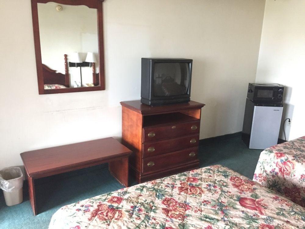 Rodeway Inn Dickson Bagian luar foto