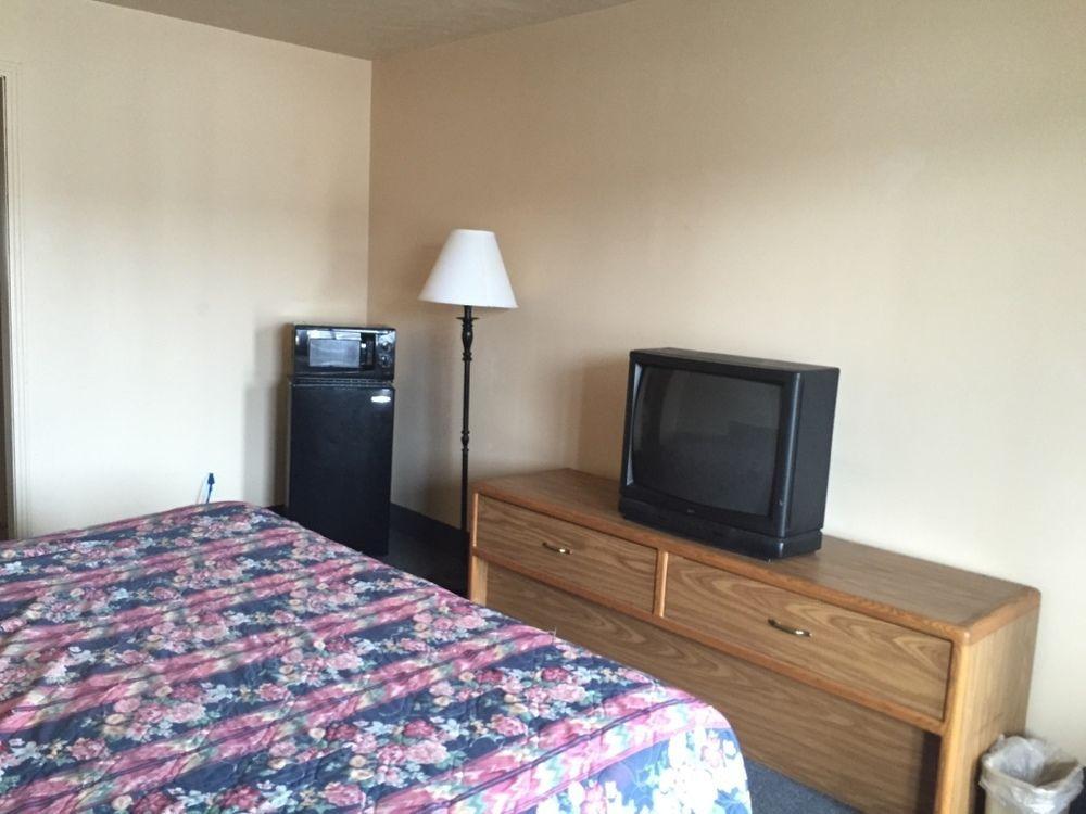 Rodeway Inn Dickson Bagian luar foto