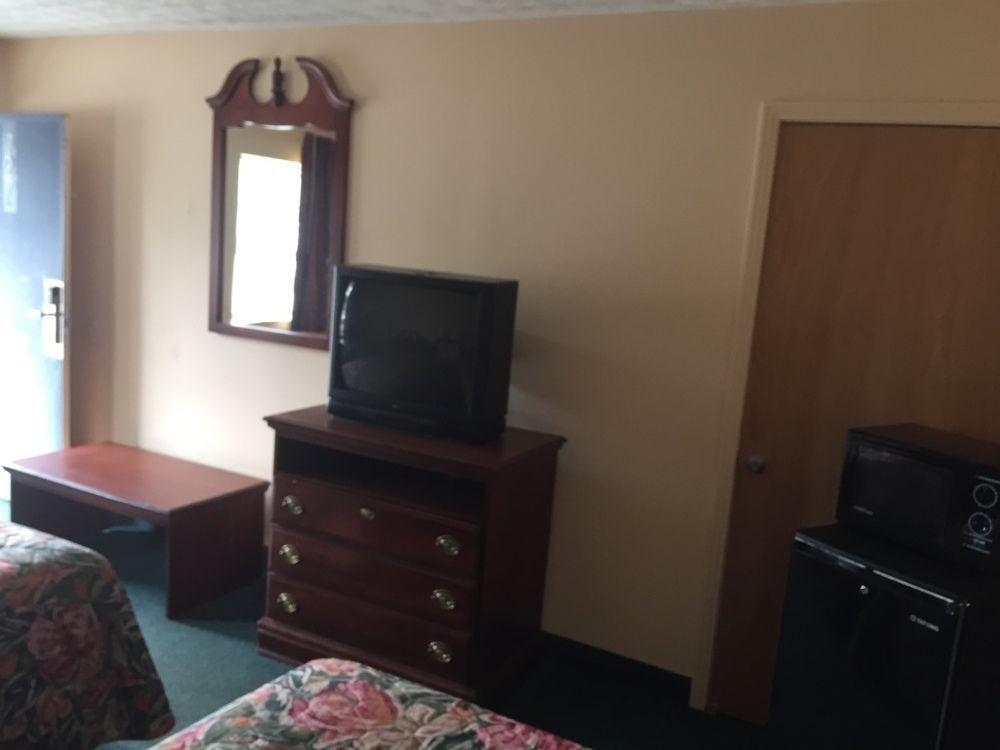 Rodeway Inn Dickson Bagian luar foto