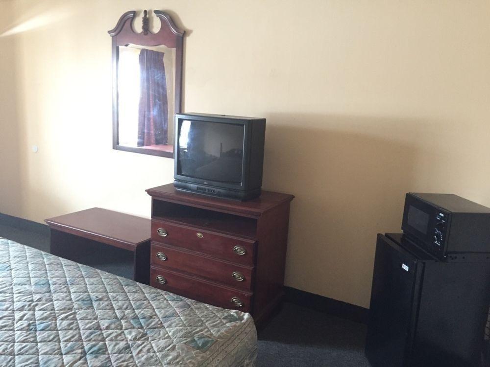 Rodeway Inn Dickson Bagian luar foto