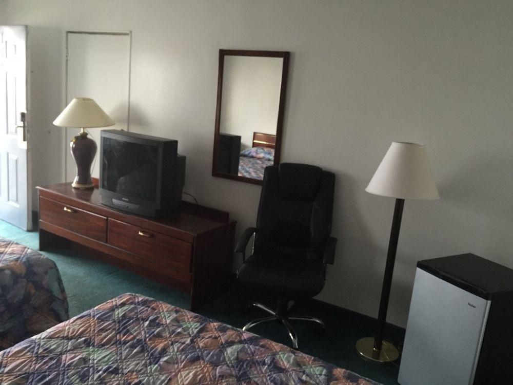 Rodeway Inn Dickson Bagian luar foto