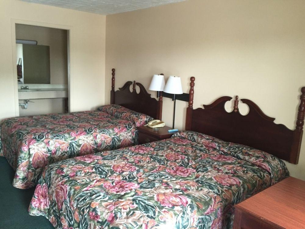 Rodeway Inn Dickson Bagian luar foto