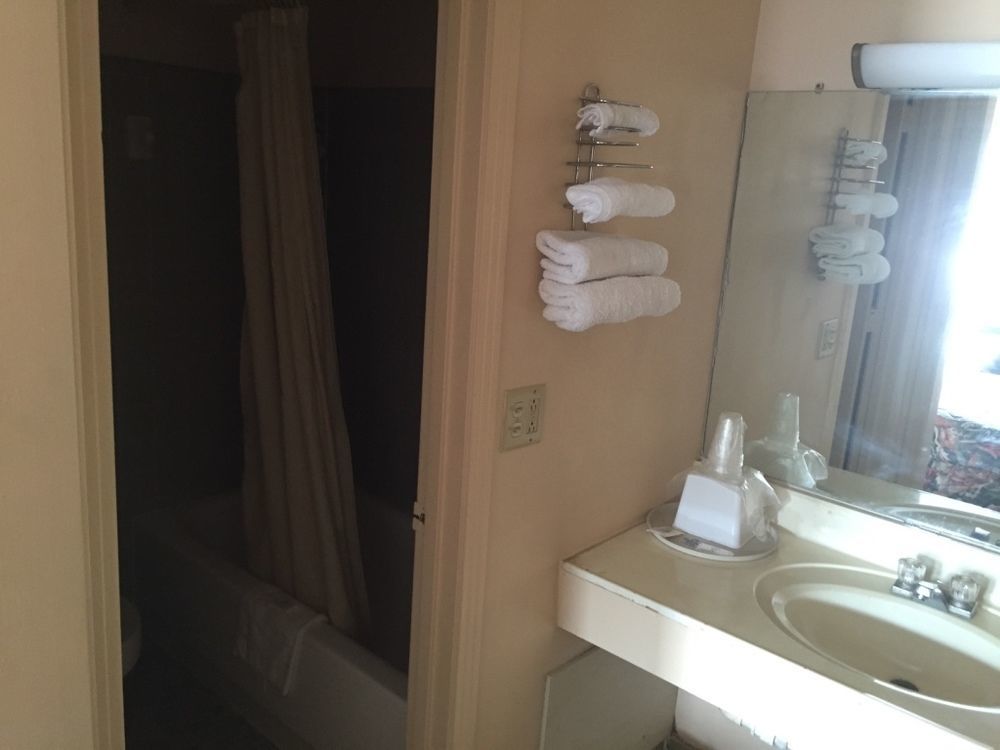 Rodeway Inn Dickson Bagian luar foto